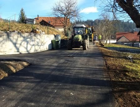 ASAFALTIRANJE ŠTRUKLJEVA VAS FOTO BOŠTJAN OTONIČAR  (1)